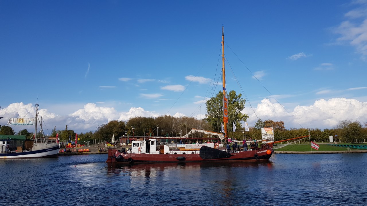 Traditioneel schip op de Ryck // © Theres Behnke Traditioneel schip op de Ryck // © Theres Behnke