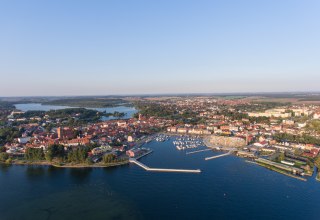 Havenresidentie Waren (Müritz) - Exclusief verblijf aan de haven van Waren.
Uw exclusieve toevluchtsoord aan de haven van Waren // © K&K Ferienimmobilien GmbH & Co.KG Havenresidentie Waren (Müritz) - Exclusief verblijf aan de haven van Waren.
Uw exclusieve toevluchtsoord aan de haven van Waren // © K&K Ferienimmobilien GmbH & Co.KG