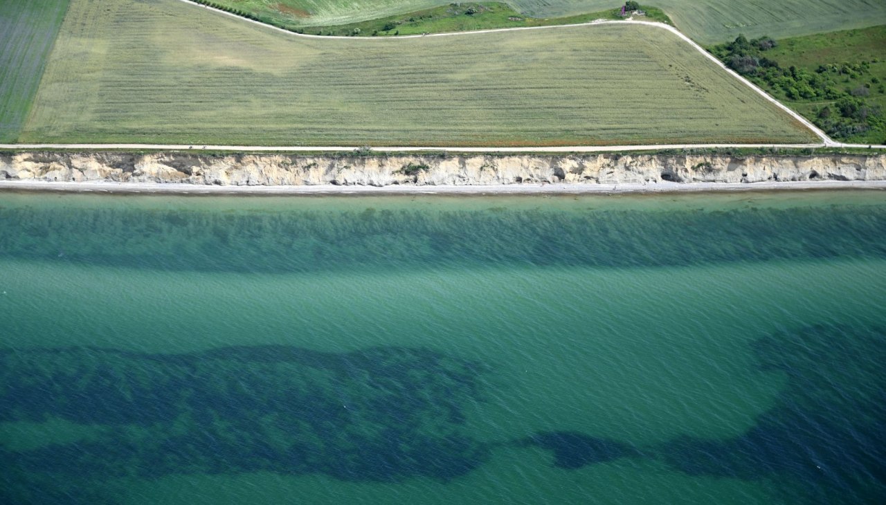 Widok z lotu ptaka na Hohes Ufer z widokiem na Bakelberg, © FALCON CREST AIR Widok z lotu ptaka na Hohes Ufer z widokiem na Bakelberg, © FALCON CREST AIR