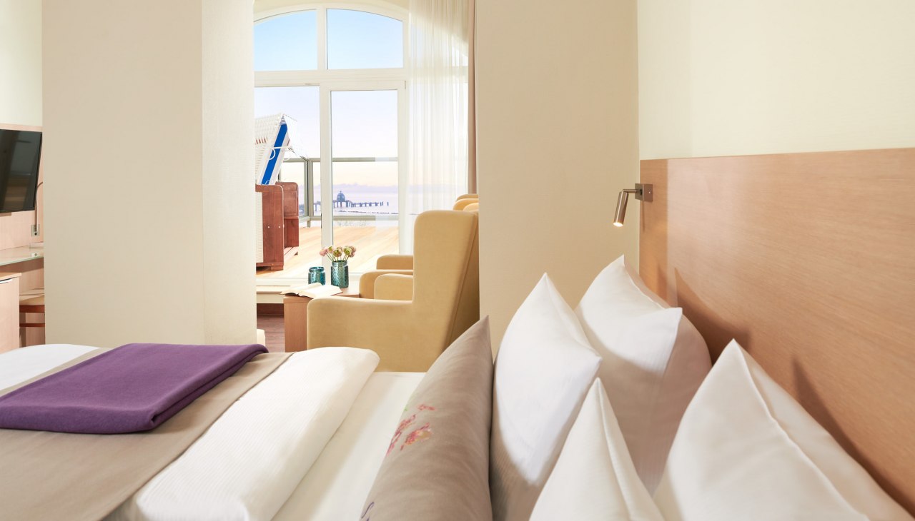 Comfortkamer met uitzicht op de Baltische Zee en balkon, © GbR Burwitz Pocha