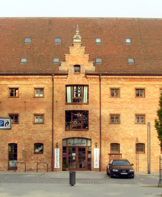 Księgarnia antykwaryczna Neustrelitz, © Antiquariat Neustrelitz
