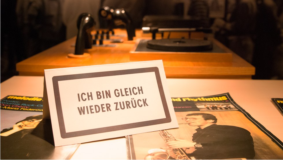 Bin gleich wieder zurück©Ostrockmuseum Kröpelin, © Ostrockmuseum Kröpelin Bin gleich wieder zurück©Ostrockmuseum Kröpelin, © Ostrockmuseum Kröpelin