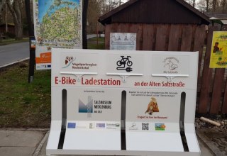 E-bike charging station at the Mecklenburg Salt Museum in Bad Sülze // © Martin Hagemann E-bike charging station at the Mecklenburg Salt Museum in Bad Sülze // © Martin Hagemann
