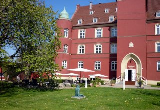 Schloss Spyker - inmitten der Natur // &copy; Schloss Spyker