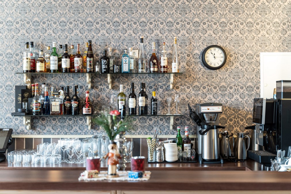 Caf&eacute; and Bar at Gorow Castle Estate, &copy; DOMUSImages