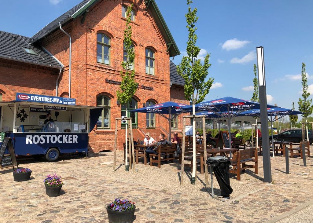 The old station building convinces with its charm., © LOK - Die Pension - Das Restaurant