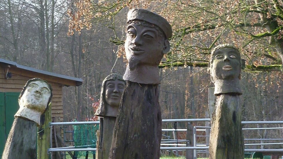 Deel van de beeldengroep De 12 juryleden, © Gerhard Güthoff