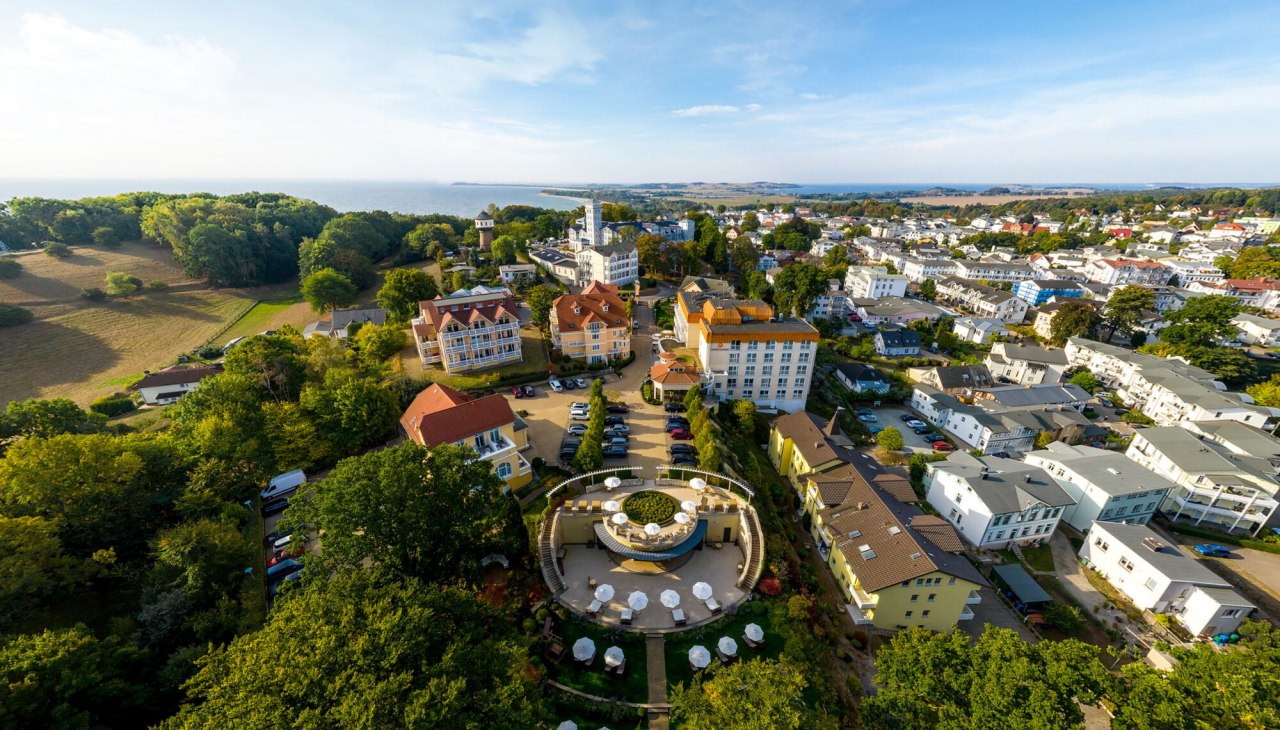 Bild 1 Außen-Luftbild-Aufnahme, © Pocha Burwitz Bild 1 Außen-Luftbild-Aufnahme, © Pocha Burwitz