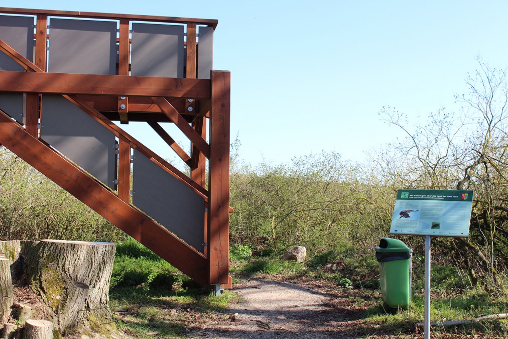 New viewing platform "zum Adlerhorst" - footpath towards Poppentin (Kirch Poppentin), © Kur- und Tourismus GmbH Göhren-Lebbin New viewing platform "zum Adlerhorst" - footpath towards Poppentin (Kirch Poppentin), © Kur- und Tourismus GmbH Göhren-Lebbin