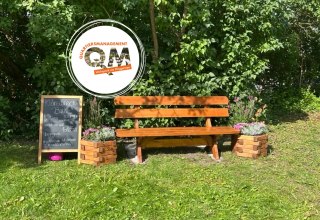 Chat Bench // © QM Chat Bench // © QM