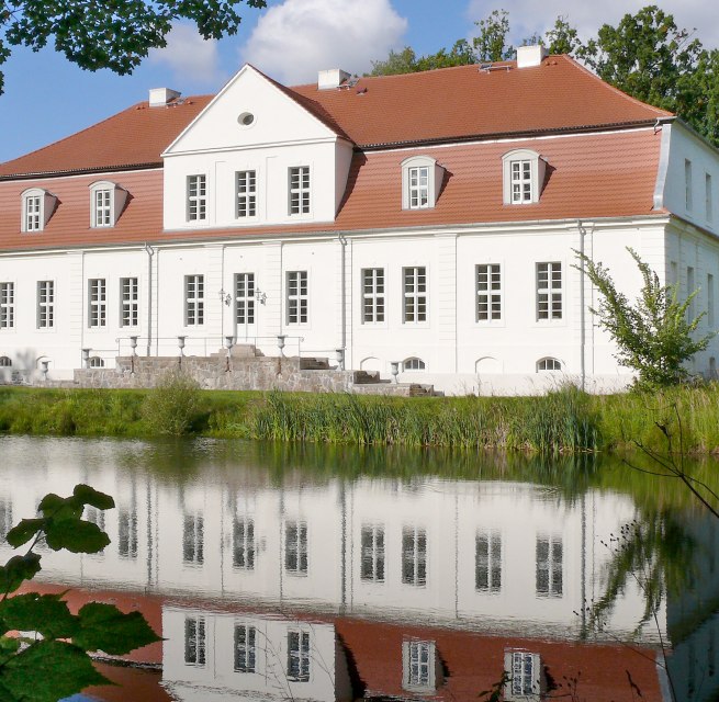 Buitenaanzicht van jachthuis Kotelow // &copy; Jagdschloss Kotelow