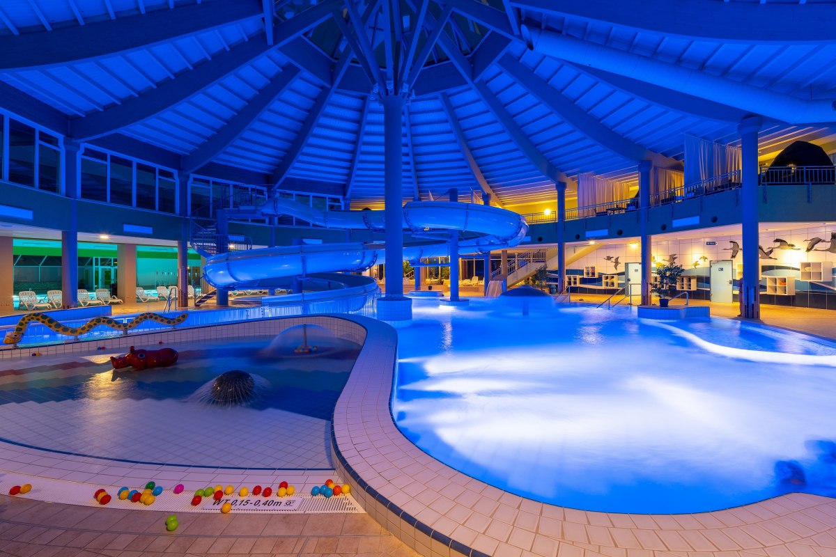 Kąpielisko w MüritzTherme, zaledwie 3 minuty spacerem od hotelu, © MüritzTherme Kąpielisko w MüritzTherme, zaledwie 3 minuty spacerem od hotelu, © MüritzTherme