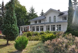 Hotel Weißes Schloß Heringsdorf - Buitenaanzicht van het terras // © MV-T/Fischer Hotel Weißes Schloß Heringsdorf - Buitenaanzicht van het terras // © MV-T/Fischer