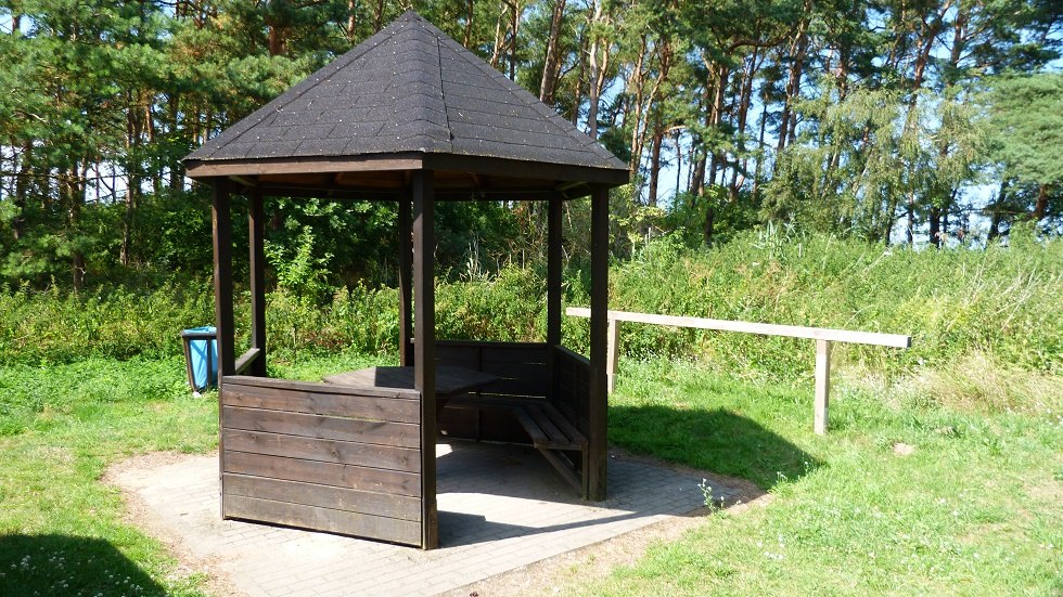 Een overdekte en idyllisch gelegen picknickplaats, © Ummanz-Information/Bordych