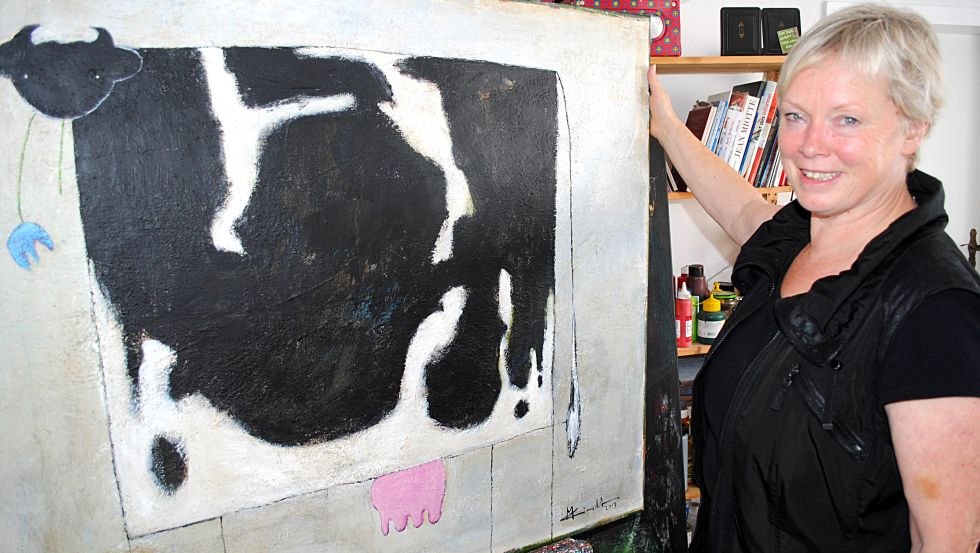 Marianne Kindt shows "Black colored cow", acrylic on canvas // &copy; Marianne Kindt