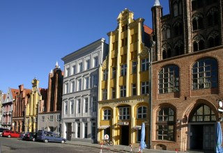 Gevelhuizen in de M&uuml;hlenstra&szlig;e van Stralsund // &copy; Tourismuszentrale Hansestadt Stralsund