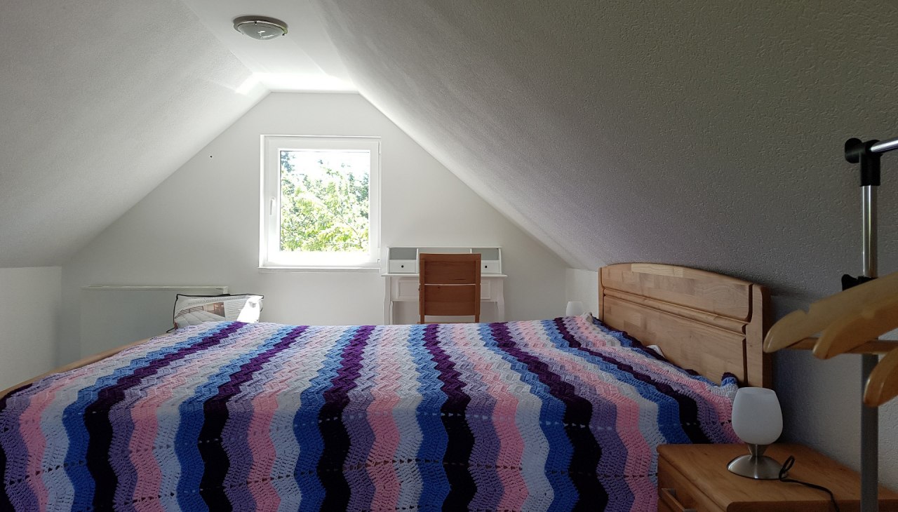 The bedroom is located in the roof, © H. Pooyeh The bedroom is located in the roof, © H. Pooyeh