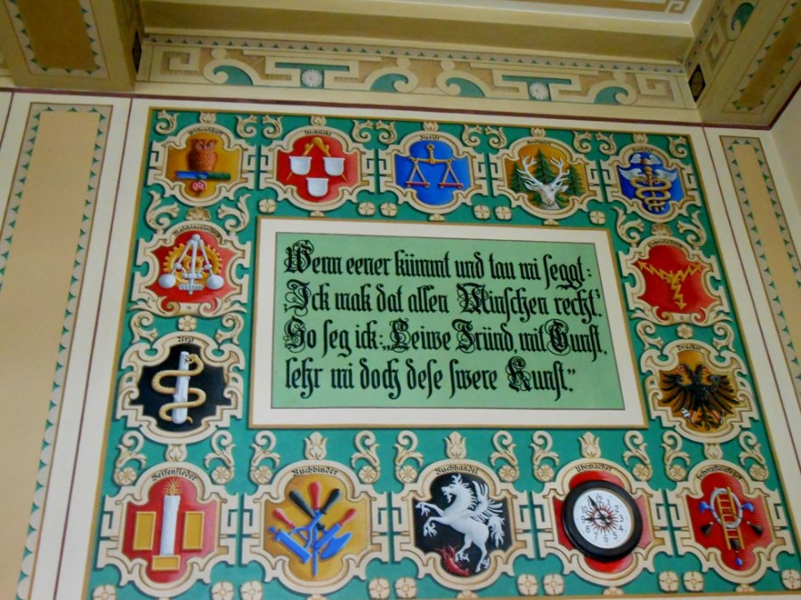 Gemeentehuis van Malchin met 72 gildeborden uit 1927, © Monika Kröger