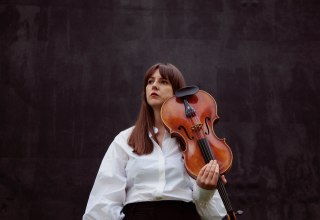 Neasa Ni Bhriain with Viola, &copy; Neasa Ni Bhriain