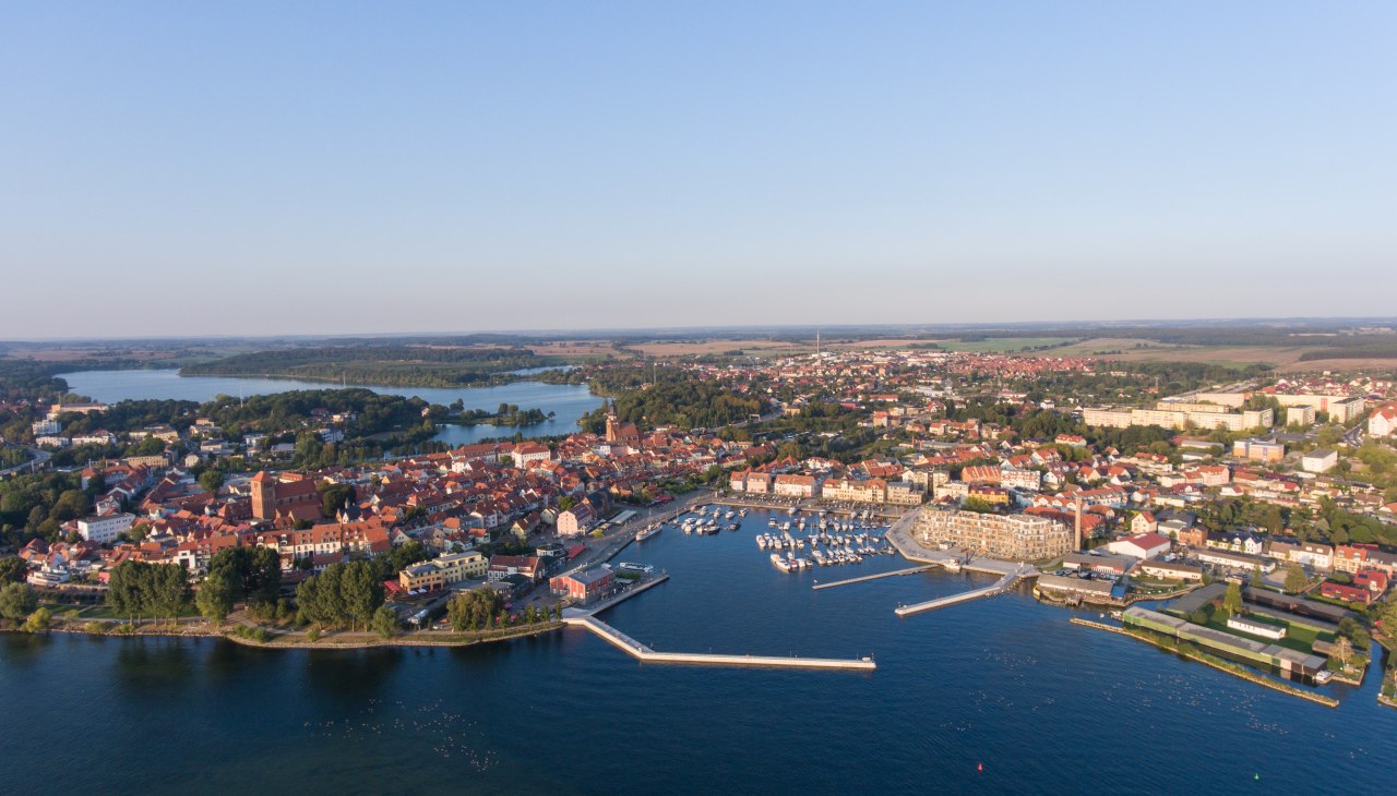 Rezydencja portowa Waren (Müritz) -
Ekskluzywna rezydencja w porcie Waren, © K&K Ferienimmobilien GmbH & Co.KG