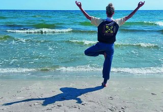 Yoga am Strand in Juliusruh // &copy; Margrit Freitag