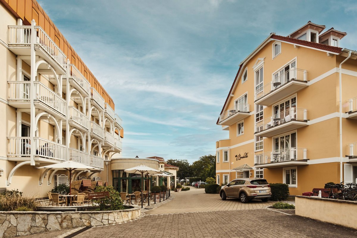 Bild 2 Außenaufnahme- Hoteleinfahrt, © Arne Nagel AMOA e. K Bild 2 Außenaufnahme- Hoteleinfahrt, © Arne Nagel AMOA e. K