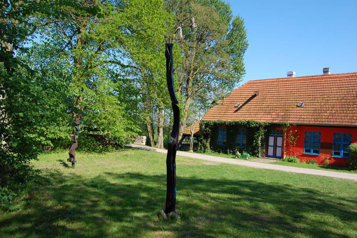 Wonderful art everywhere in the Rhythmusreich Müggenwalde sculpture garden // © Rhythmusreich / Thomas Reich Wonderful art everywhere in the Rhythmusreich Müggenwalde sculpture garden // © Rhythmusreich / Thomas Reich