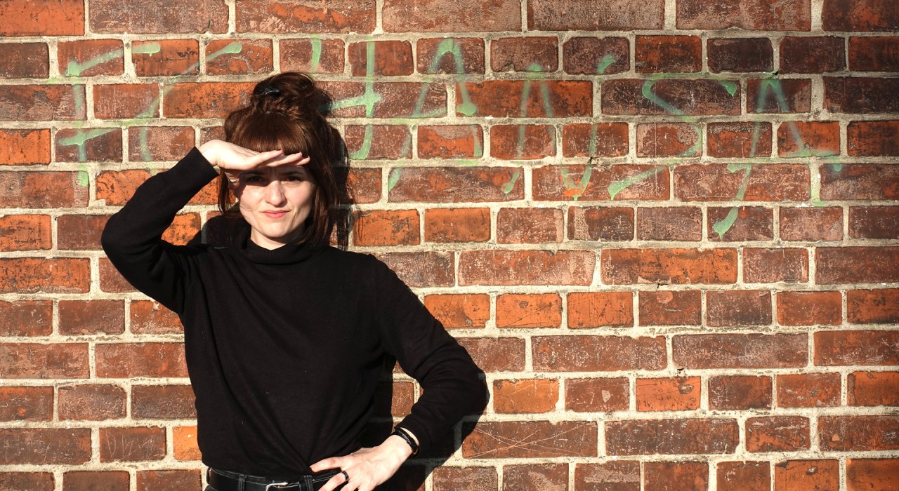 Literature on the summer terrace "Annegret wants to go to Chicago" | Author Juli Katz // &copy; Morten H&uuml;bbe