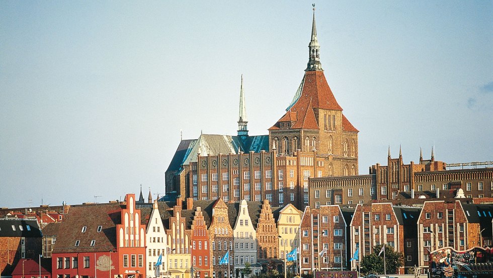 De Mariakerk kijkt uit over de oude binnenstad van Rostock, © TMV