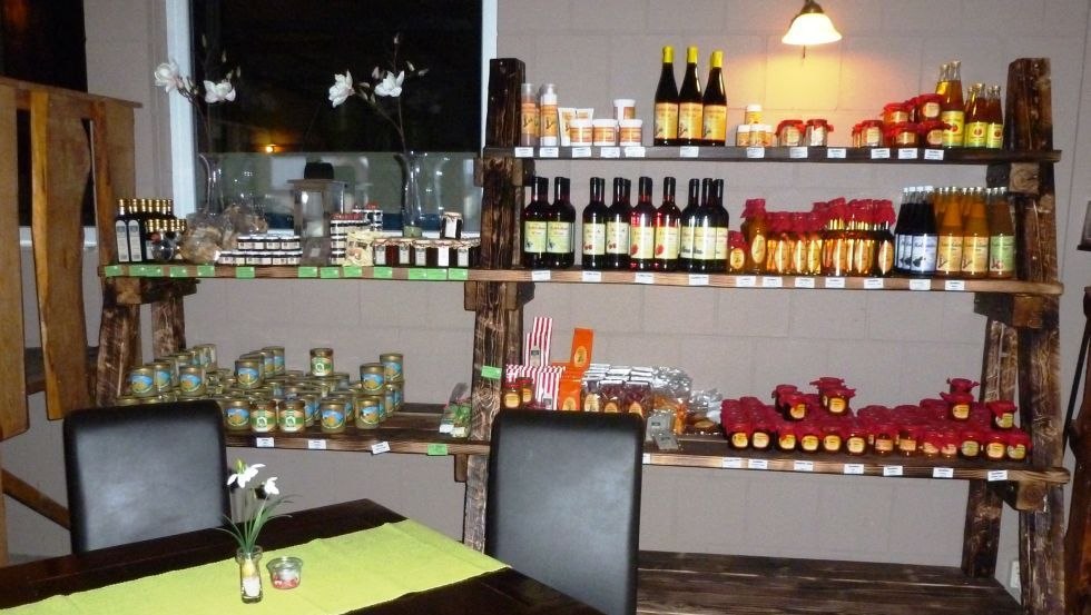 For sale are regional products such as eggs, fruits and vegetables and sea buckthorn products, © TMV/Trampnau