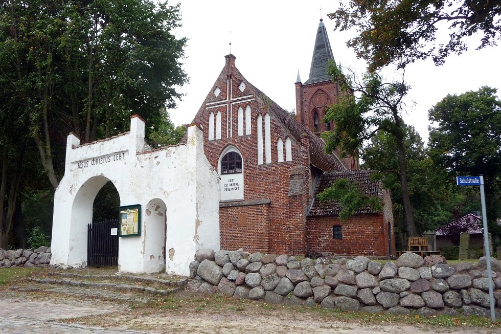 Kerk met toegangsportaal, © Sabrina Wittkopf-Schade