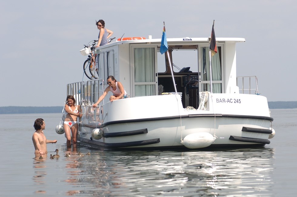 P&egrave;nichette 1260R - bathing fun with ducks, &copy; Lavaud 2006