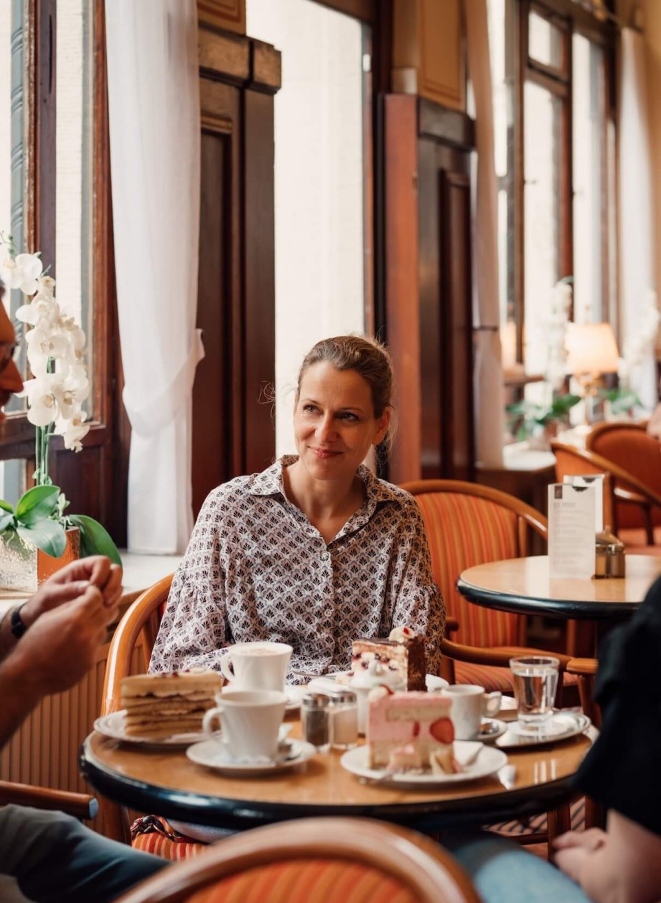 Koffie en taart met vrienden in Café Prag in Schwerin