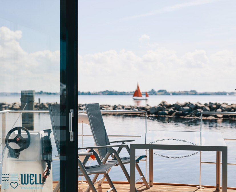 Houseboat with water view, © Lars Franzen