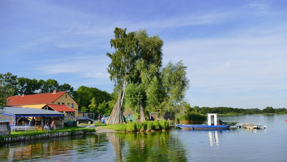 Fischerei Prignitz: widok z nabrzeża, © Schweriner Seenland e.V., Brigitte Bullerjahn