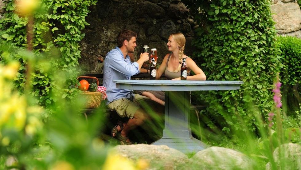Cheers - with a break the regional beer tastes best - the brewery in the bird park region Recknitztal invites you, © TMV/Foto@Andreas-Duerst.de