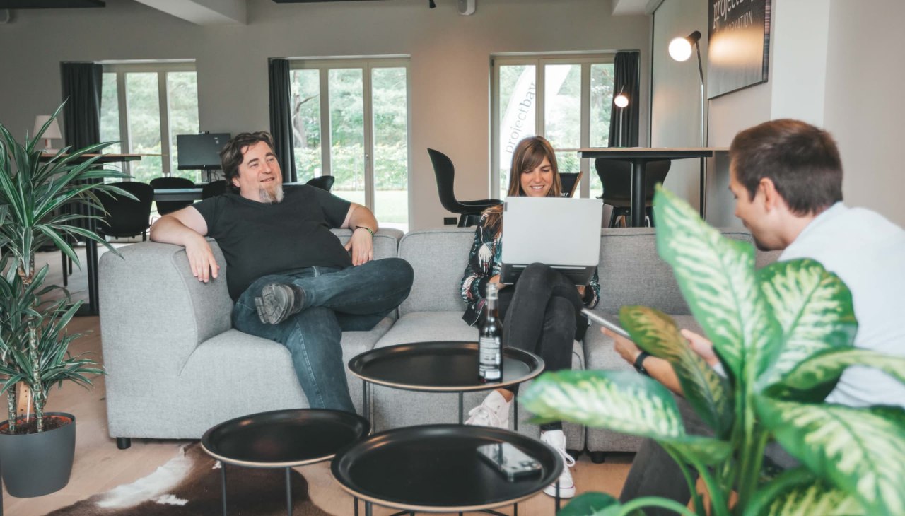 Relaksujące spotkanie w salonie., &copy; Michelle Dynio