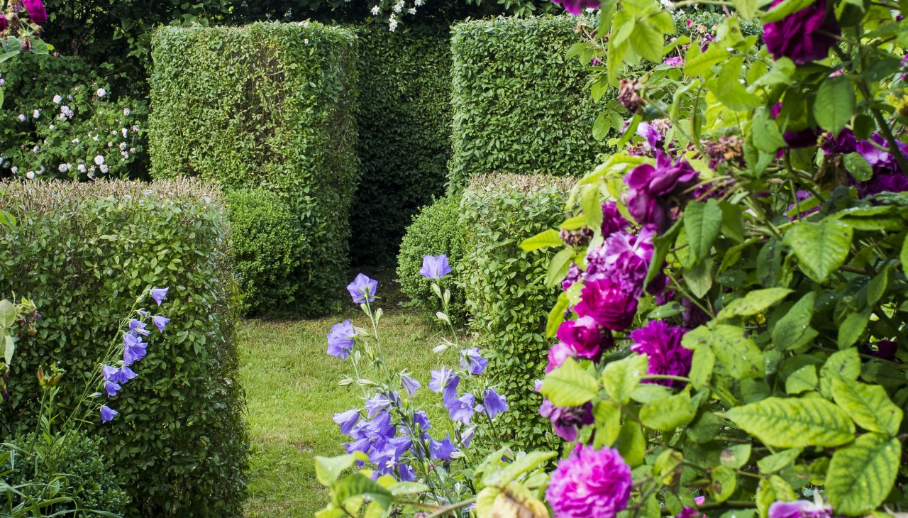 Sztuka i przestrzeń w ogrodzie posiadłości Altbauhof, &copy; Gutshaus Altbauhof / Tim Kellner