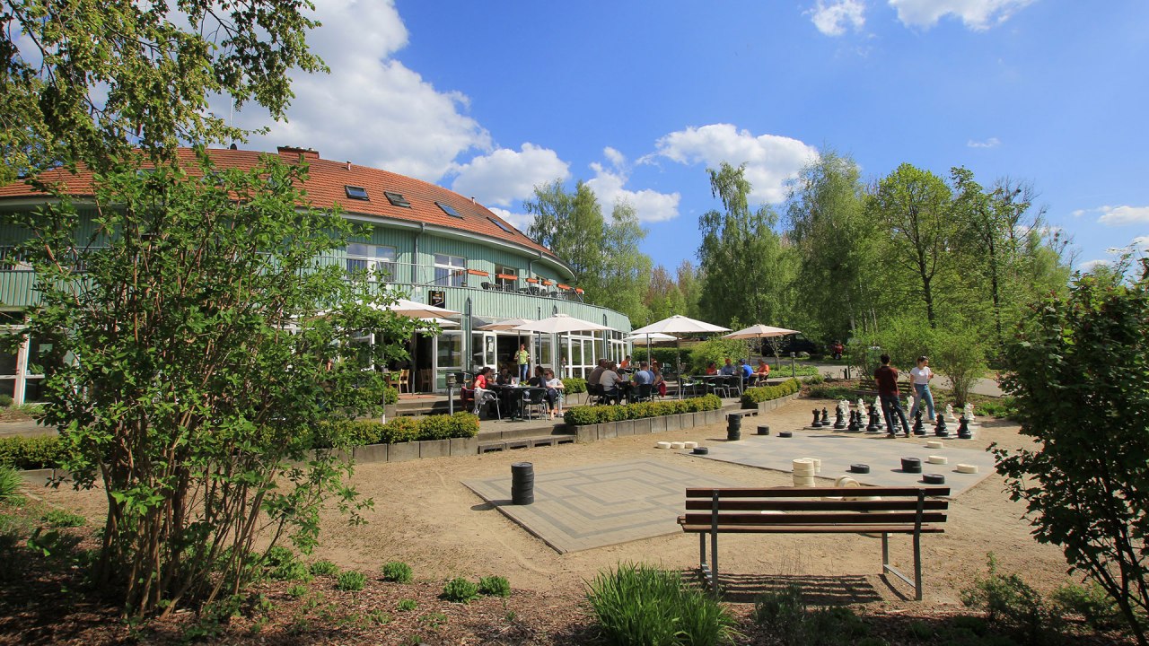 Het restaurant "Zum Seeadler" is geopend van Pasen tot eind oktober. // © Juliane Duwe / Müritzparadies GmbH Het restaurant "Zum Seeadler" is geopend van Pasen tot eind oktober. // © Juliane Duwe / Müritzparadies GmbH