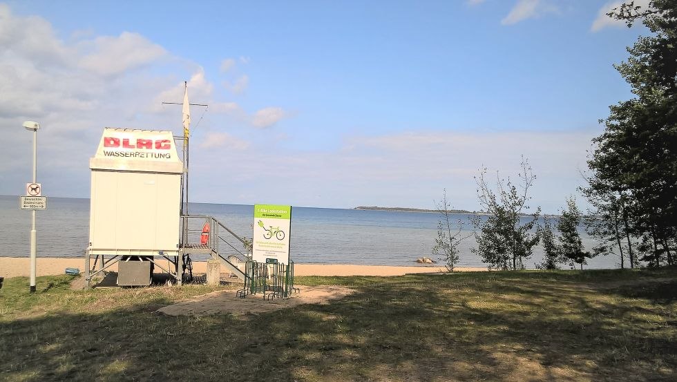 E-bike charging station on the beach of Zierow, © Touristisches Informations- und Gemeindezentrum Zierow E-bike charging station on the beach of Zierow, © Touristisches Informations- und Gemeindezentrum Zierow