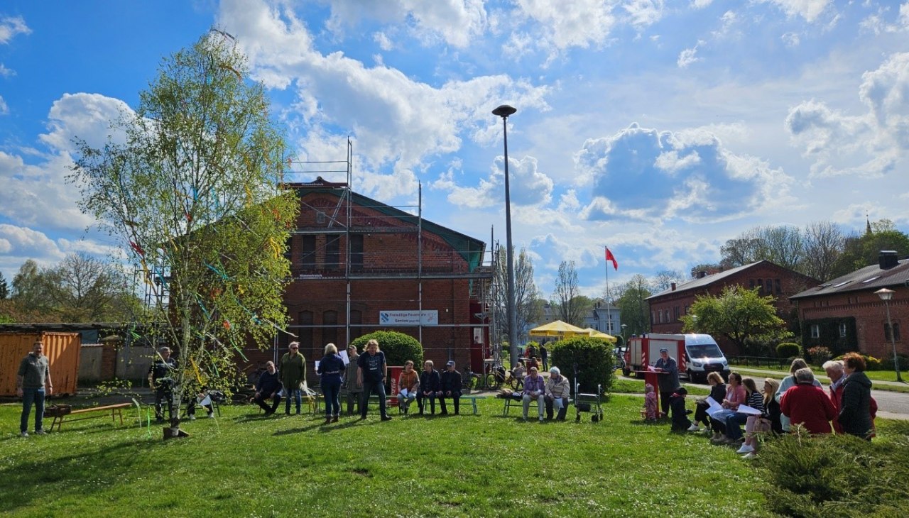Maibaumschm&uuml;cken Semlow_2, &copy; Gemeinde Semlow F&ouml;rderverein Feuerwehr Semlow e. V.