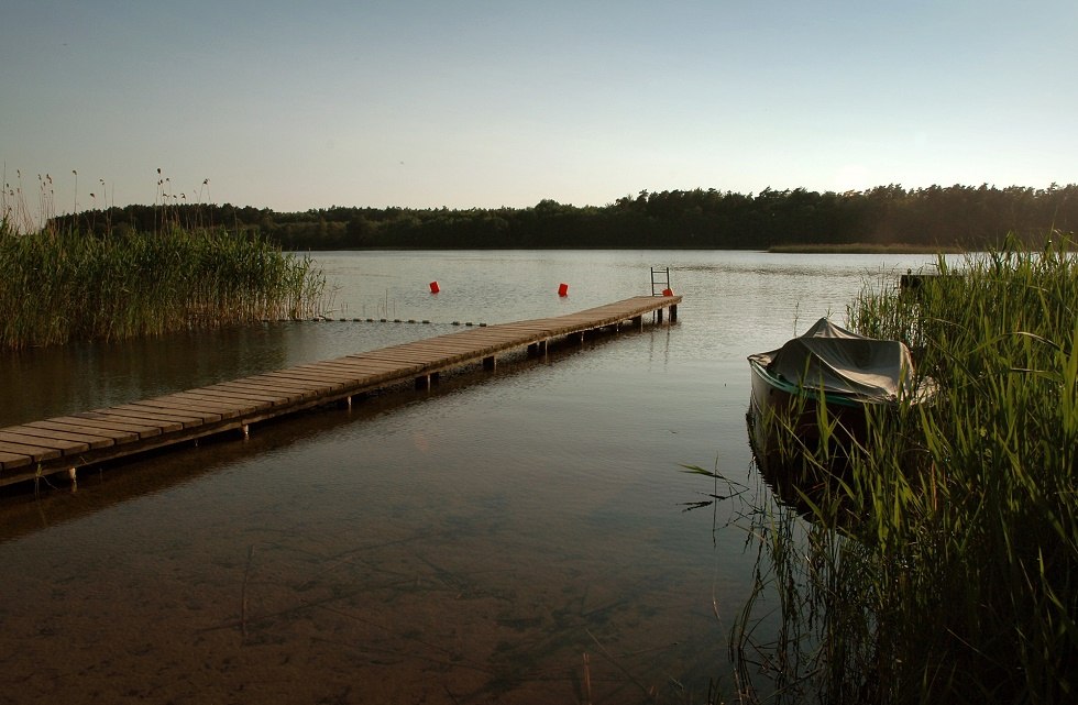 Jezioro Leppin jest idealnym miejscem do pływania, kajakarstwa i innych aktywności. Na miejscu można wypożyczyć kajaki i rowery., © Haveltourist