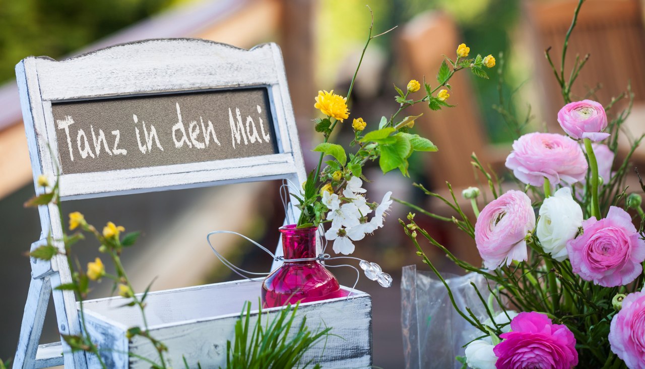 Dansend de maand mei in, &copy; Adobe Stock