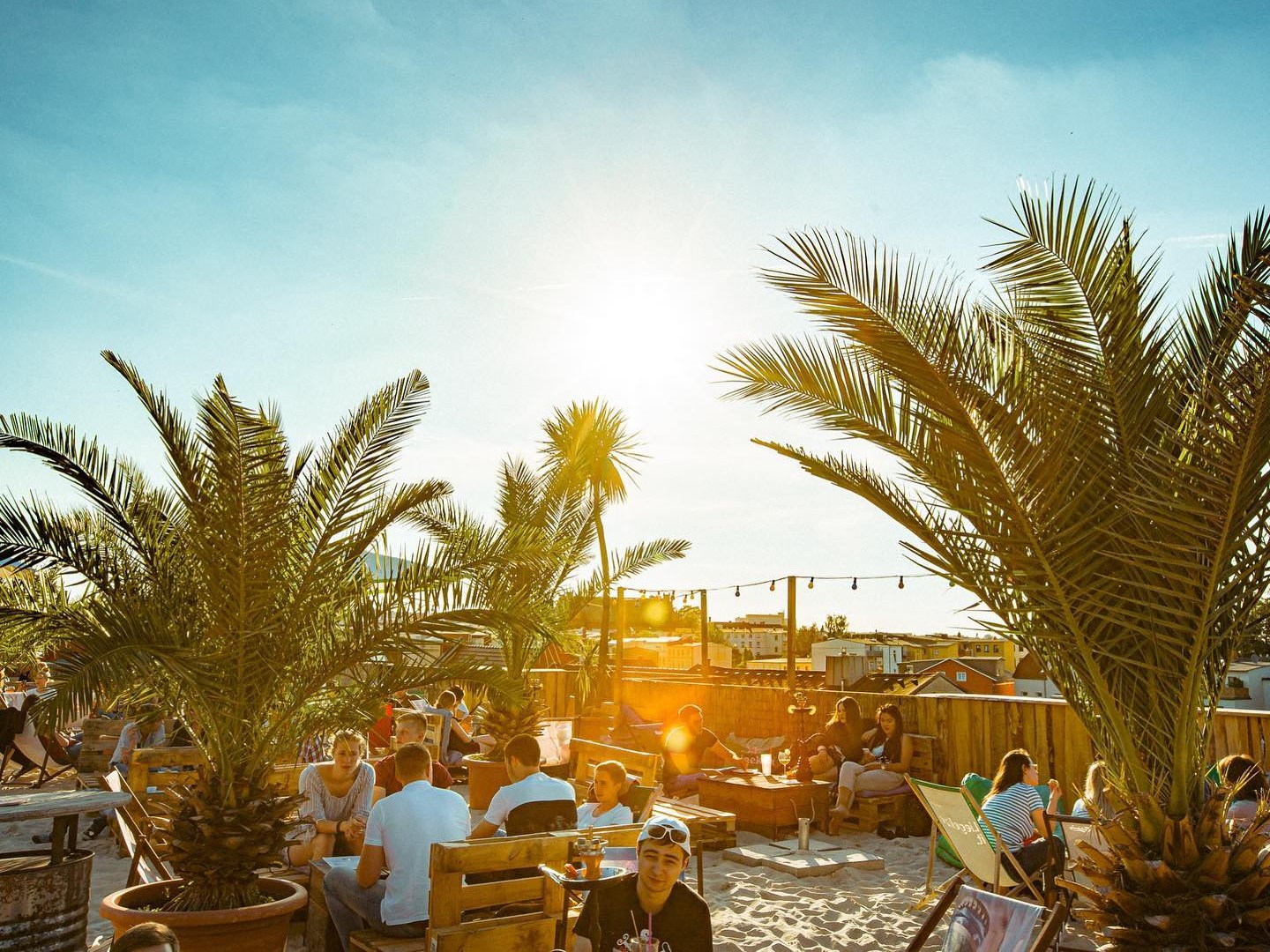 De beachclub in Schwerin biedt een fantastisch uitzicht over de daken van Schwerin.