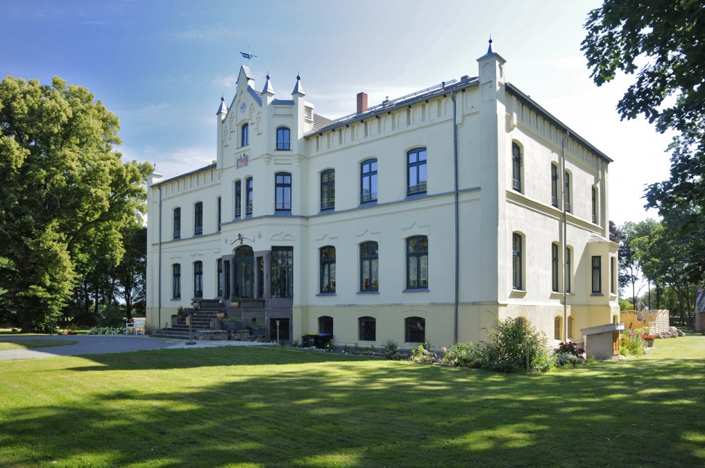 Widok dworu Alt Vorwerk od frontu, © Axel Thiessenhusen