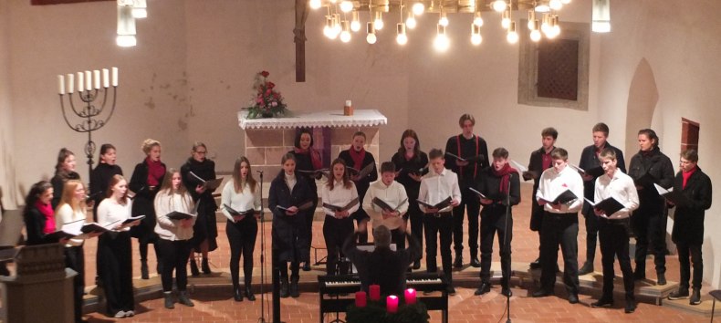 Der Nordhäuser Jugend- und Kammerchor beim Weihnachtskonzert in der Blasiikirche Nordhausen // © T. Hofereiter Der Nordhäuser Jugend- und Kammerchor beim Weihnachtskonzert in der Blasiikirche Nordhausen // © T. Hofereiter