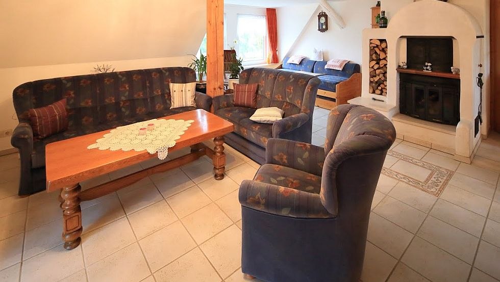 Możesz spędzić wiele przytulnych wieczorów przy kominku w przytulnym salonie, © Ferienwohnung Thien