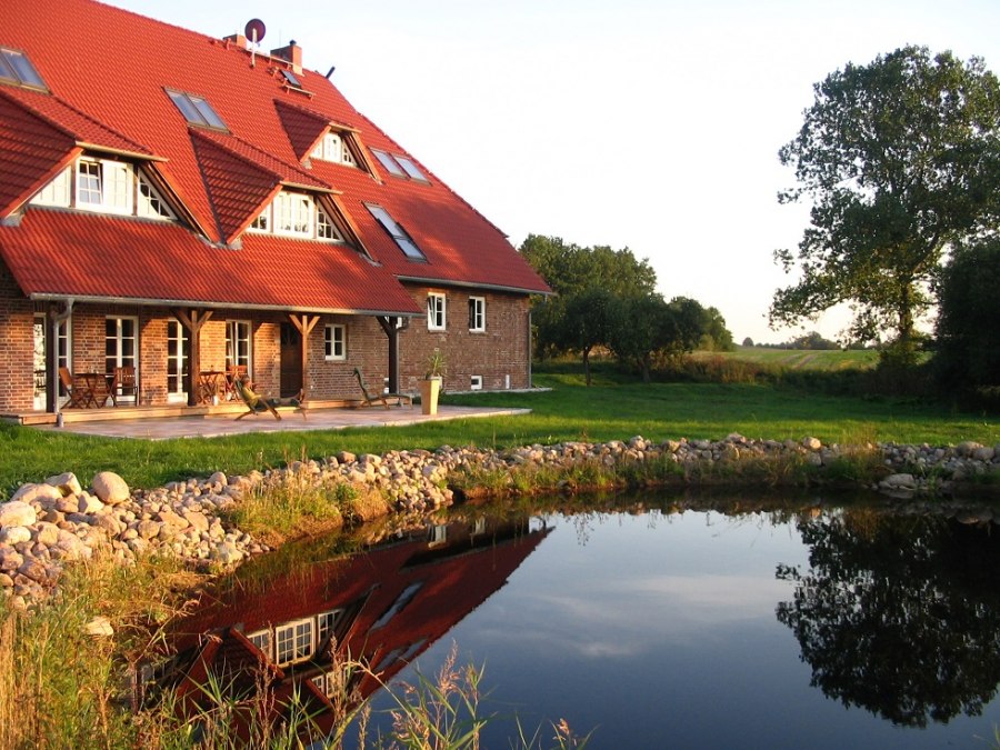 Grote tuin met vijver, © Manja Behrend