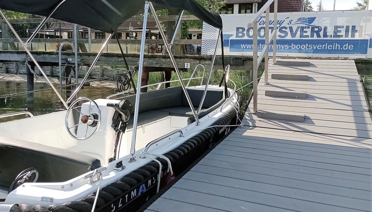 Motorboot I 15 pk (zonder vaarbewijs) I 5 zitplaatsen met comfortabele kussens I met zonwering I met zwemtrap, © Tommy´s Bootsverleih