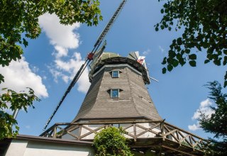 Widok na idylliczny wiatrak Neu Thulendorf // © Frank Burger Widok na idylliczny wiatrak Neu Thulendorf // © Frank Burger